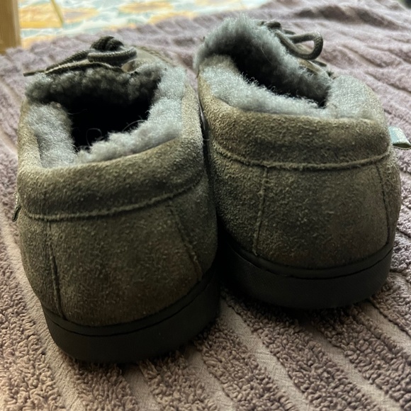 Mens Bearpaw Slippers - Picture 2 of 6